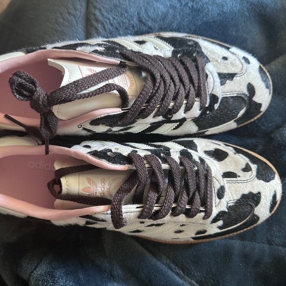 Cow print Adidas Samoa - Picture 1 of 6